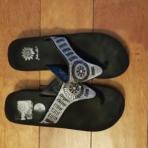 🍭Yellow box Rhinestone flip flops